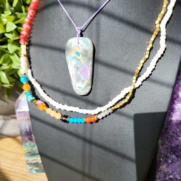 Flashy 2" Rainbow Labradorite Crystal Necklace/ Spectrolite Labradorite Necklace - Picture 3 of 4